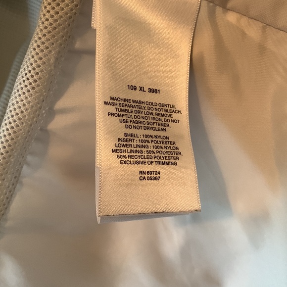 Columbia Woman’s S Packable Hooded Omni-Tech Jacket - Picture 4 of 6